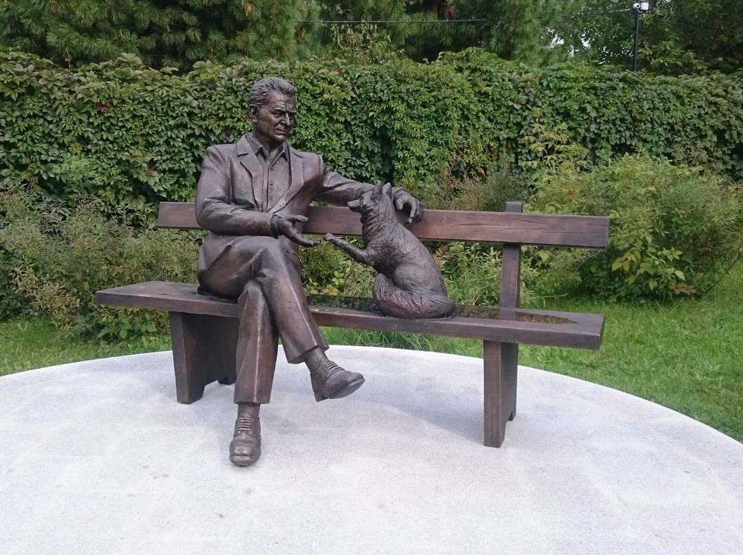 Akademgorodok旅游景点-Monument to Academician D.K. Belyaev