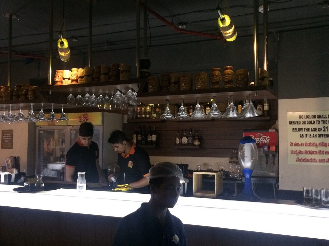 3B's - Buddies, Bar & Barbecue