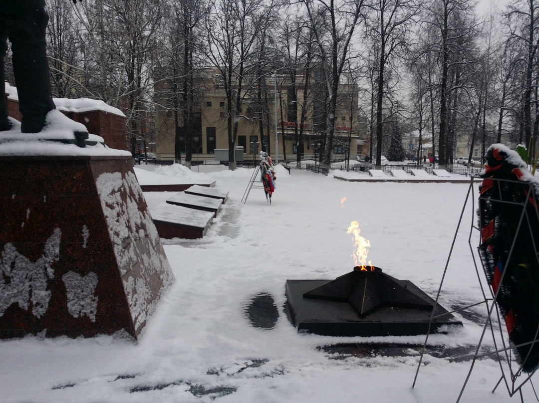 Monument to the Prince Yuriy Zvenigorodskiy and Saint Savva Storozhevskiy景点图片