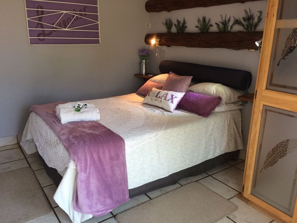 Guinea Feather Country Lodge