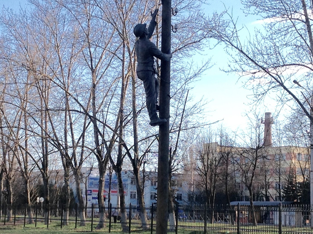 Sculpture Electrician and Cat-诺夫戈罗德必去景点