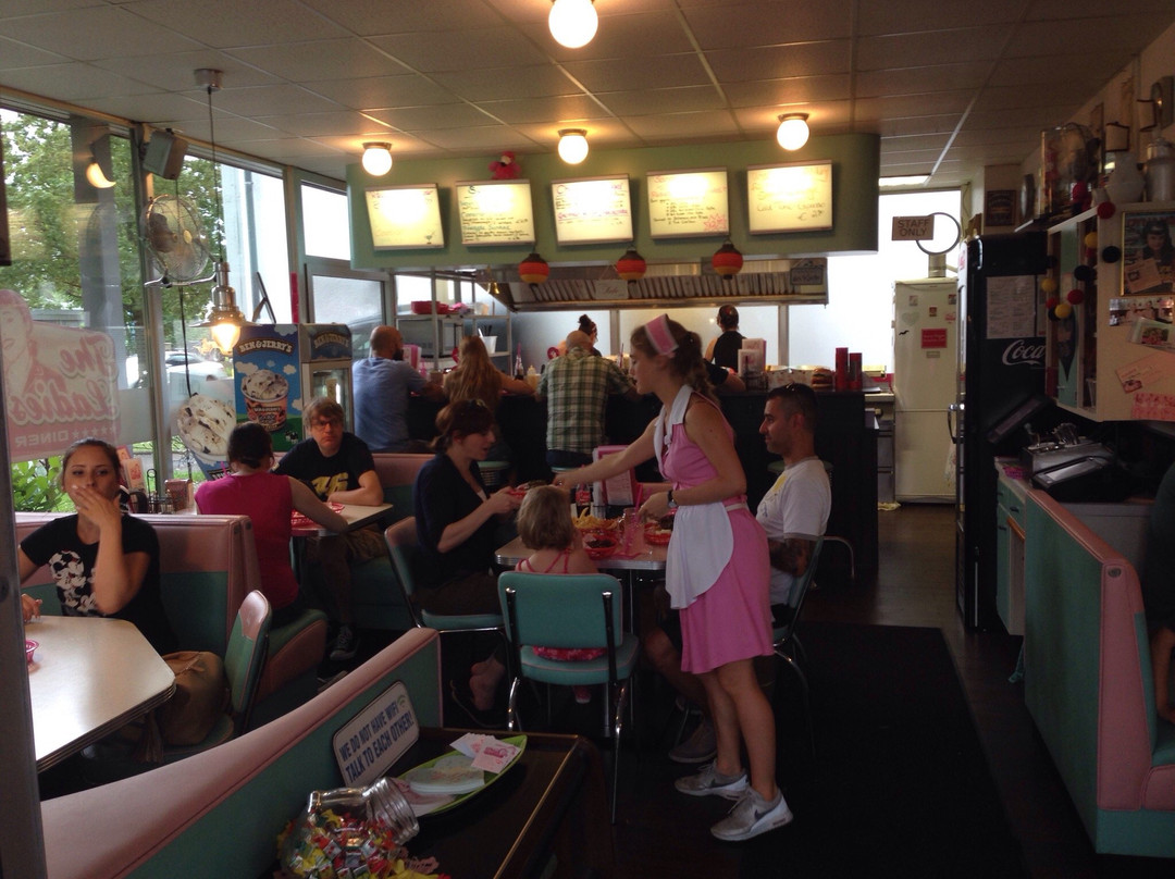 Altbach餐馆和美食-The Ladies Diner