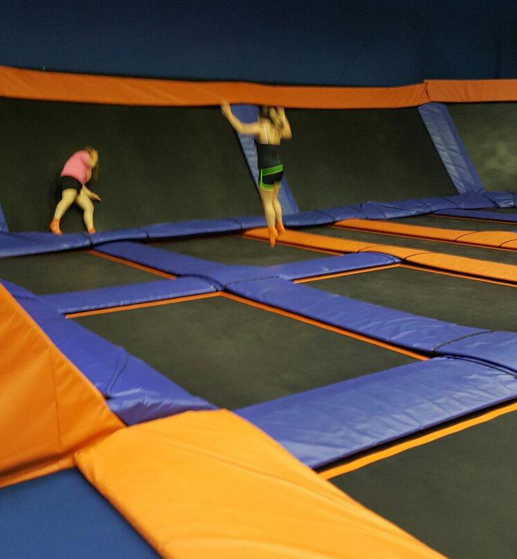 Sky Zone Trampoline Park-锡达拉皮兹必去景点