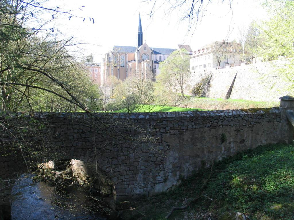 Abbaye Sainte-Marie de la Pierre-qui-Vire-Saint Leger Vauban必去景点