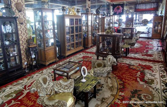 Classic Car Showroom & Jewelry Boutique景点图片