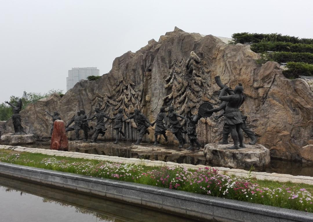 双城市旅游景点-哈尔滨北方展艺中心