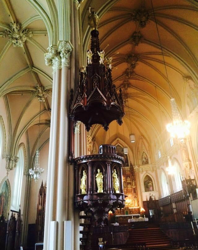 A l'eglise La Nativite de Notre-Dame景点图片