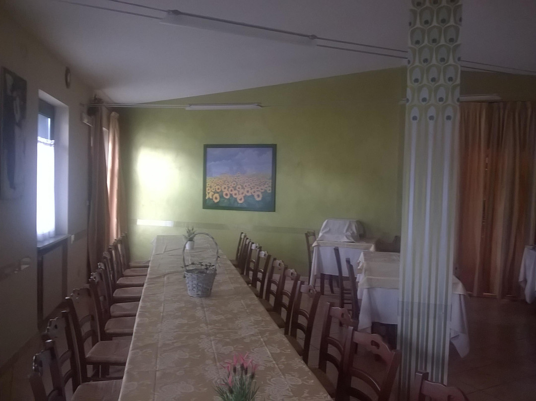 Piasco餐馆和美食-Trattoria Tre Amis