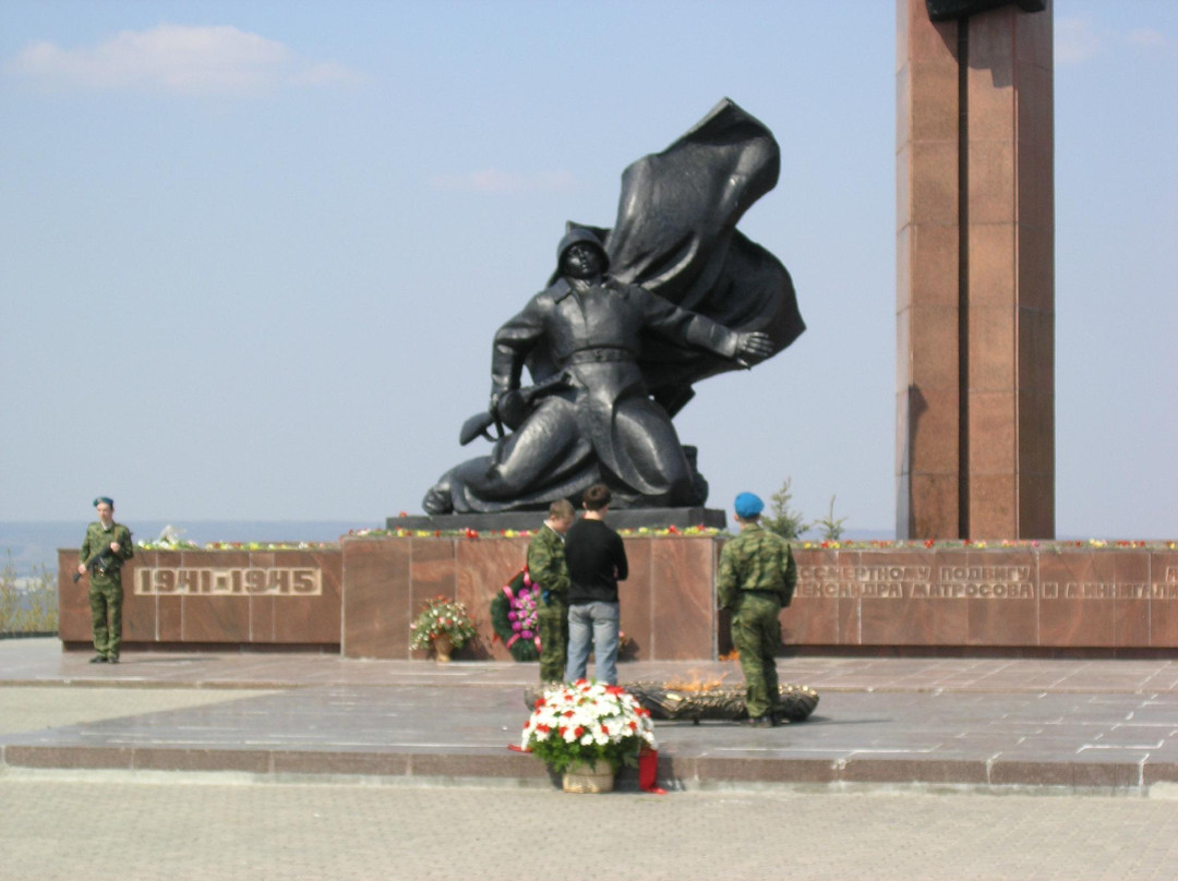 Monument to Minnigali Gubaydullin And Aleksandr Matrosov-乌法必去景点