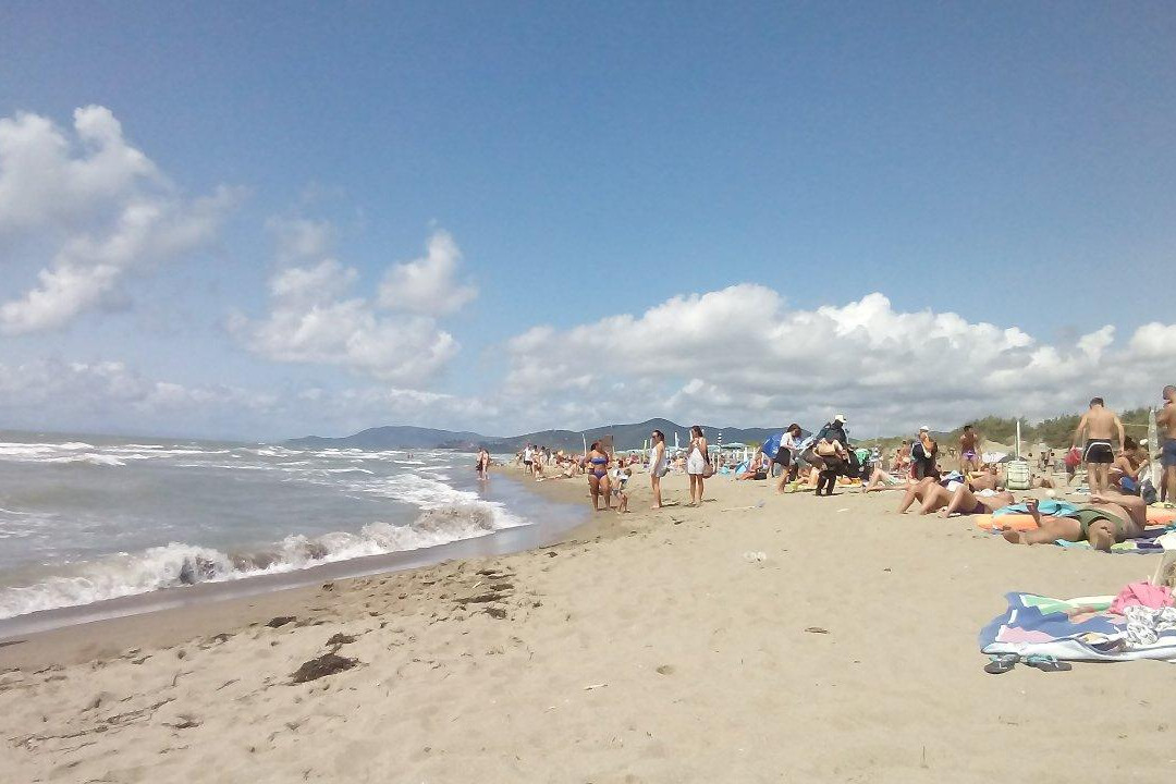 Spiaggia libera Le Marze景点图片