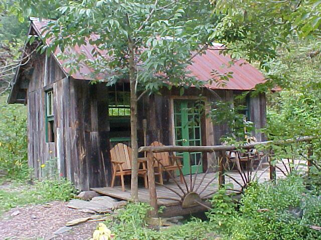 Standing Bear Farm / Hostel