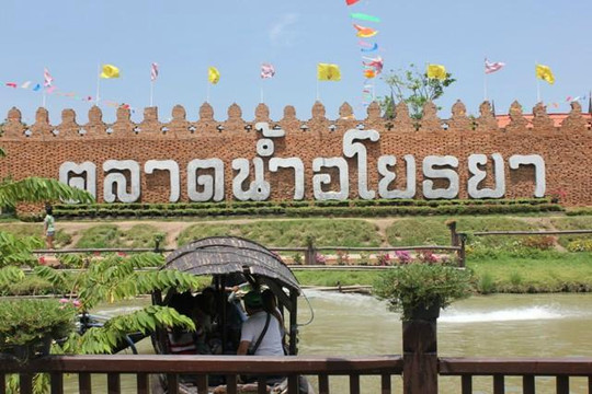 Ayothaya Floating Market & Elephant Village-大城必去景点