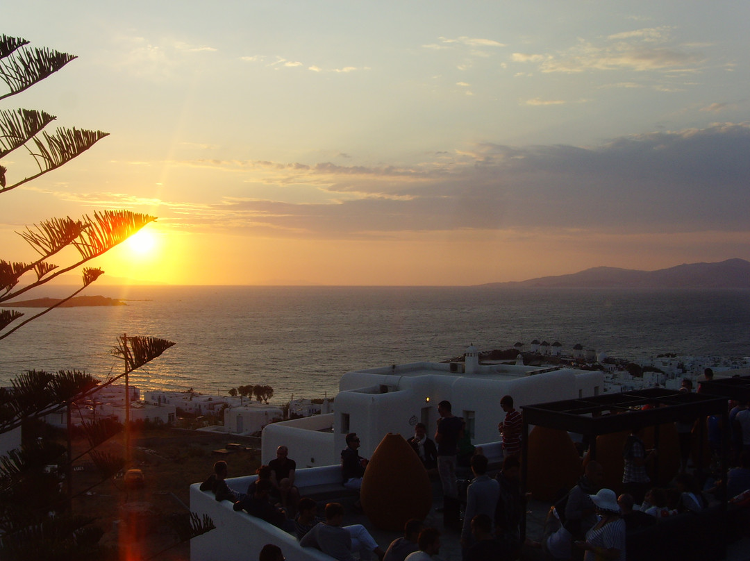 Sunset Party at Elysium Hotel-米克诺斯镇必去景点