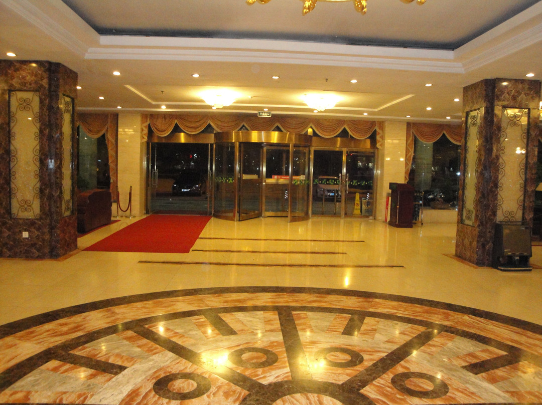 鸿达龙门大酒店主图