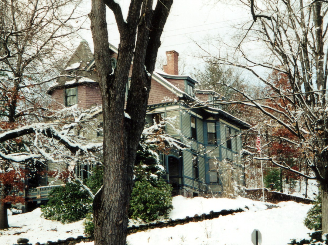 House on the Hill主图