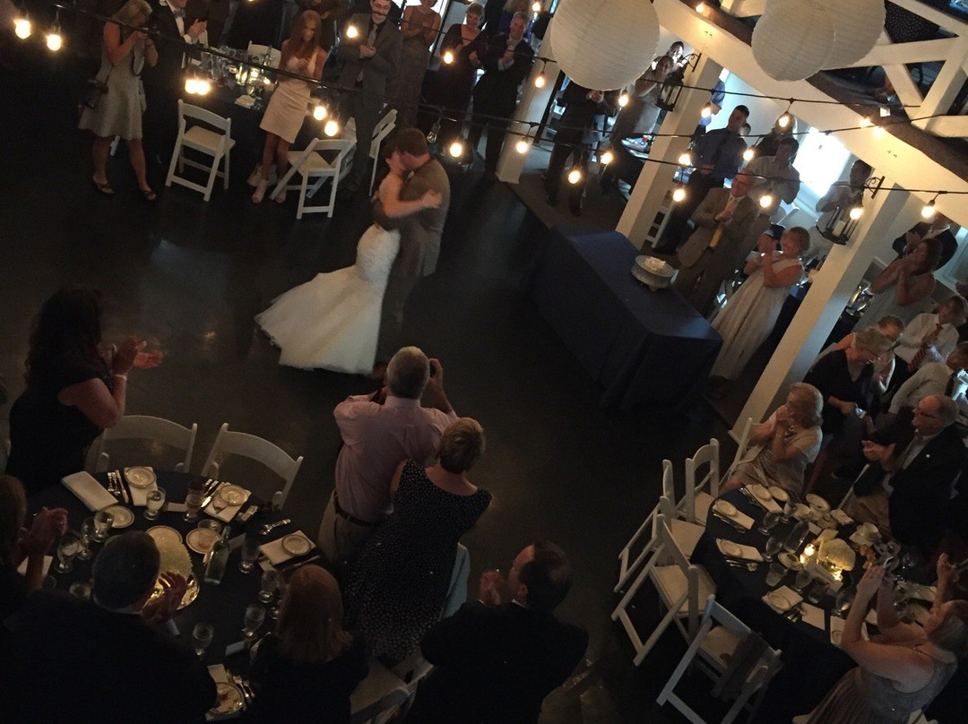 Locke餐馆和美食-Lakewatch Inn