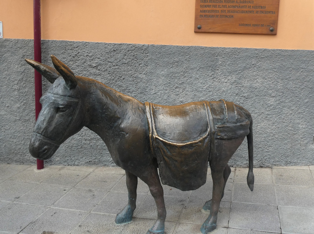 Escultura ''El burro con albarda''景点图片