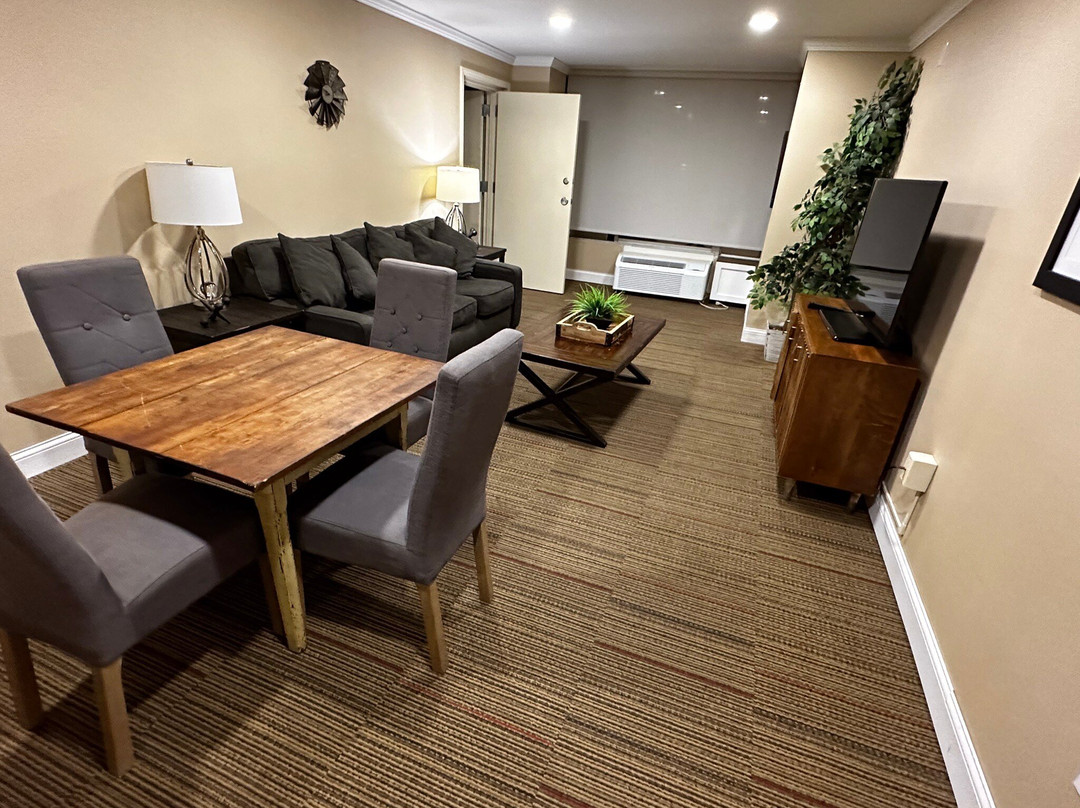 堪萨斯城机场福朋喜来登酒店主图