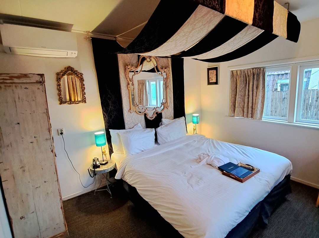 罗萨莉亚的动物园旅馆楼上主图