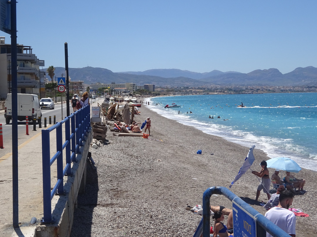 Loutraki Beach景点图片