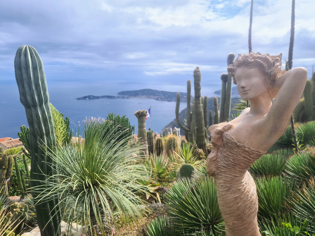 Live Harmony-芒通必去景点