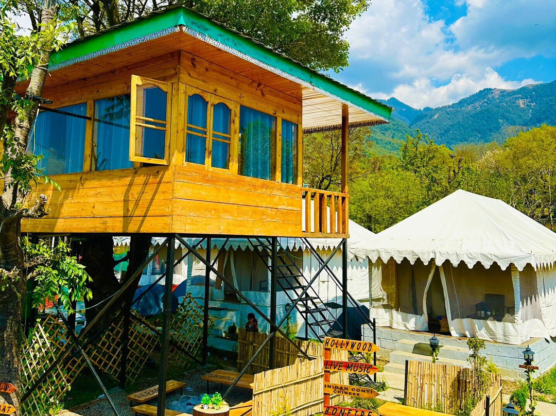 Hollywood Camps And Restaurant