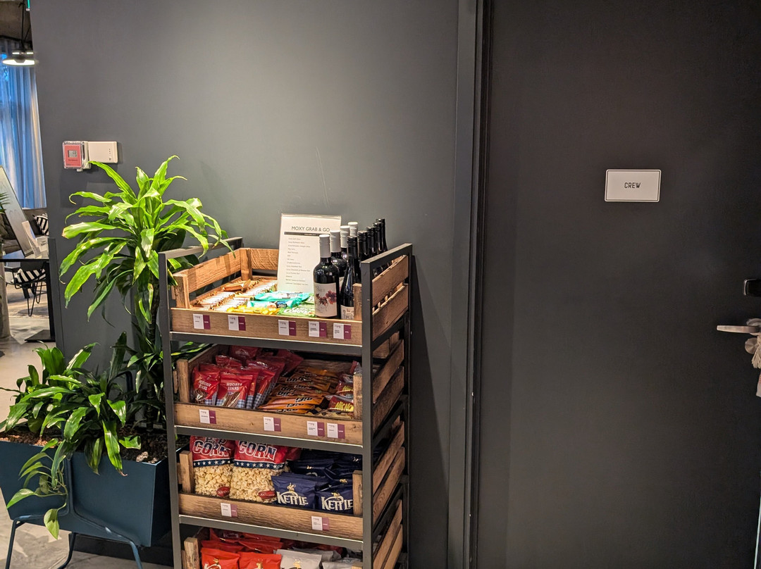 Moxy Berlin Airport Hotel主图