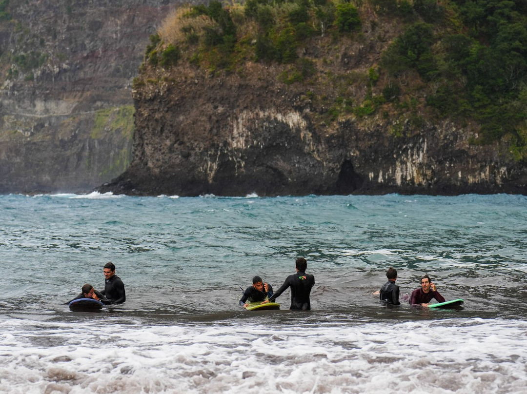 Triple Tide - Seixal Surf School-莫尼什港必去景点