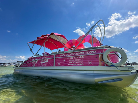 Sally’s Boat Parties-Miramar Beach必去景点