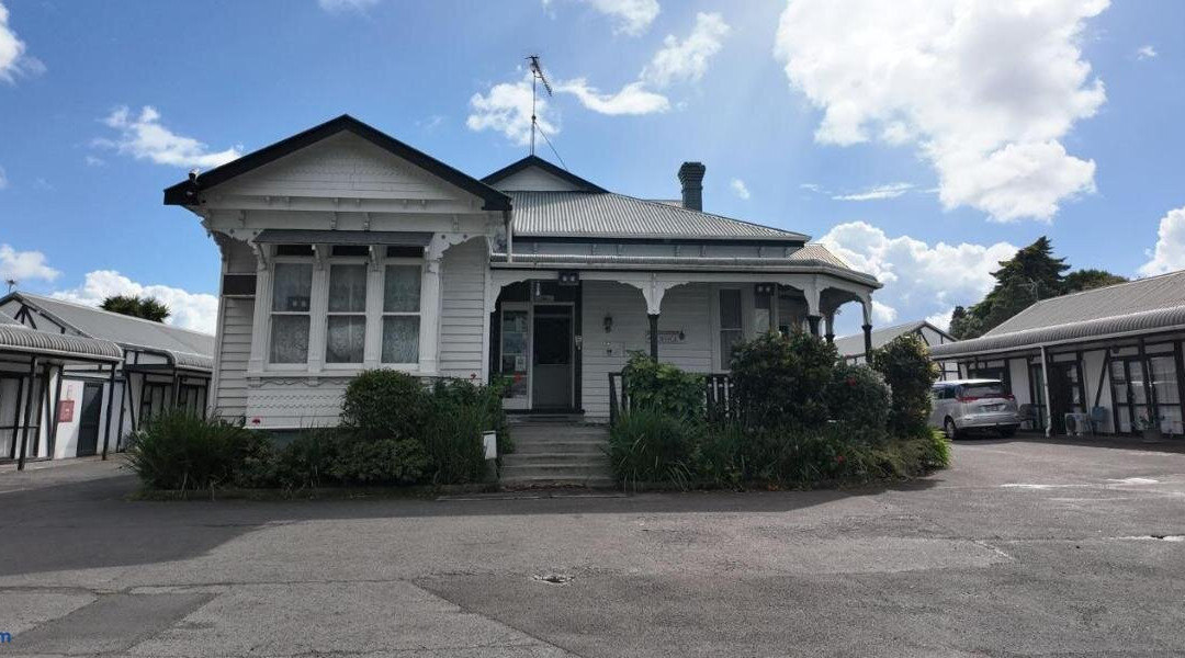 Knightsbridge Motor Lodge