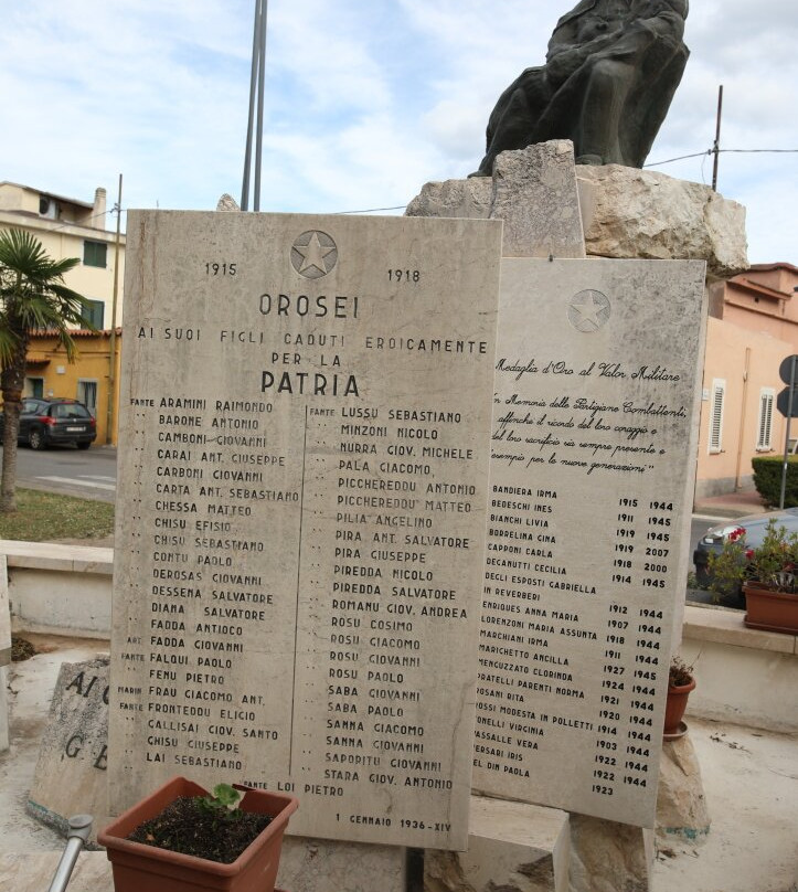 Monumento Ai Caduti-奥罗塞必去景点