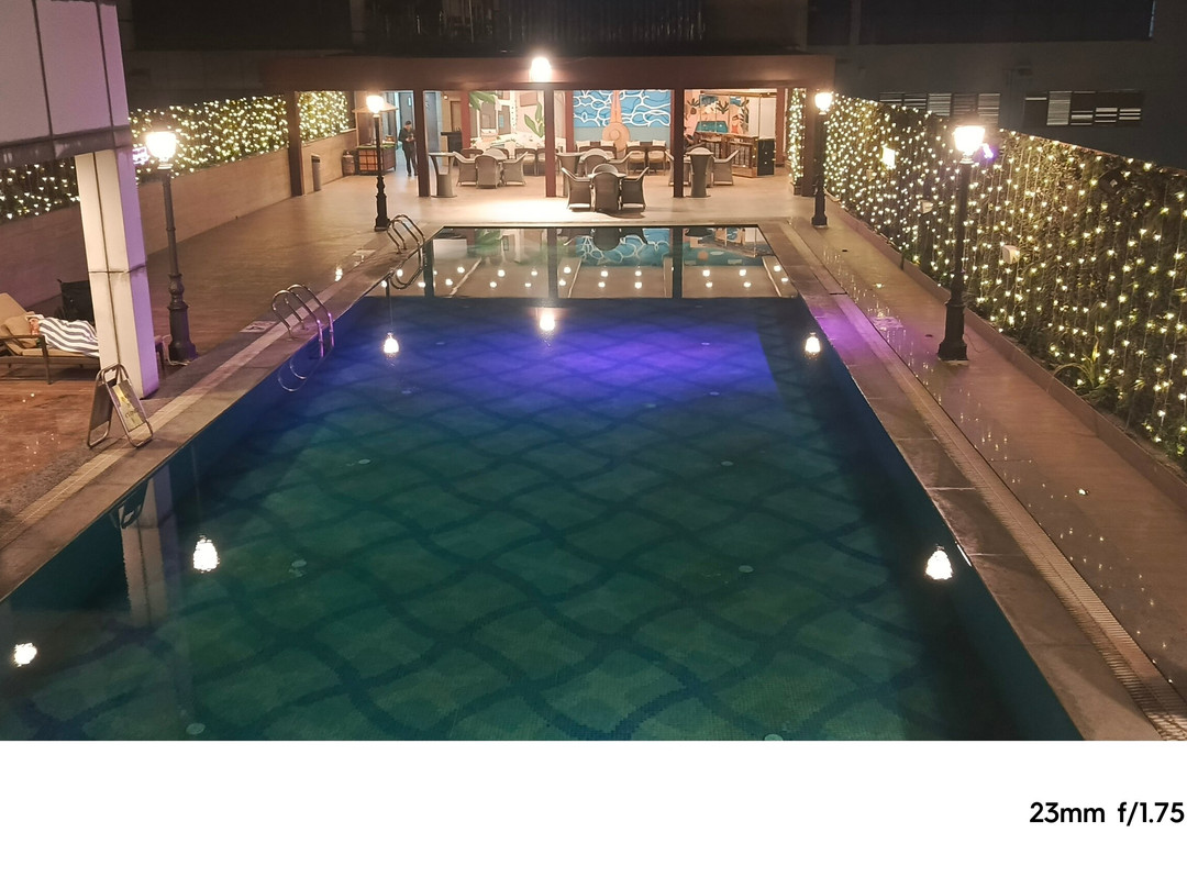 SK Premium Park, World Square Mall主图