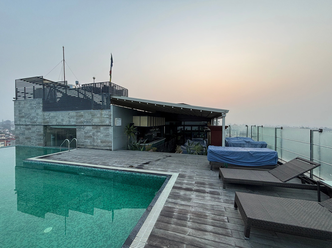 香巴拉酒店主图