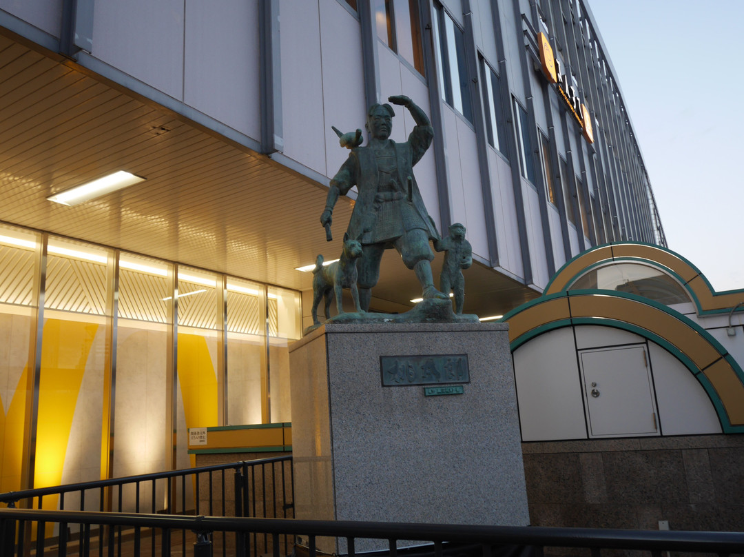 Momotaro Statue景点图片