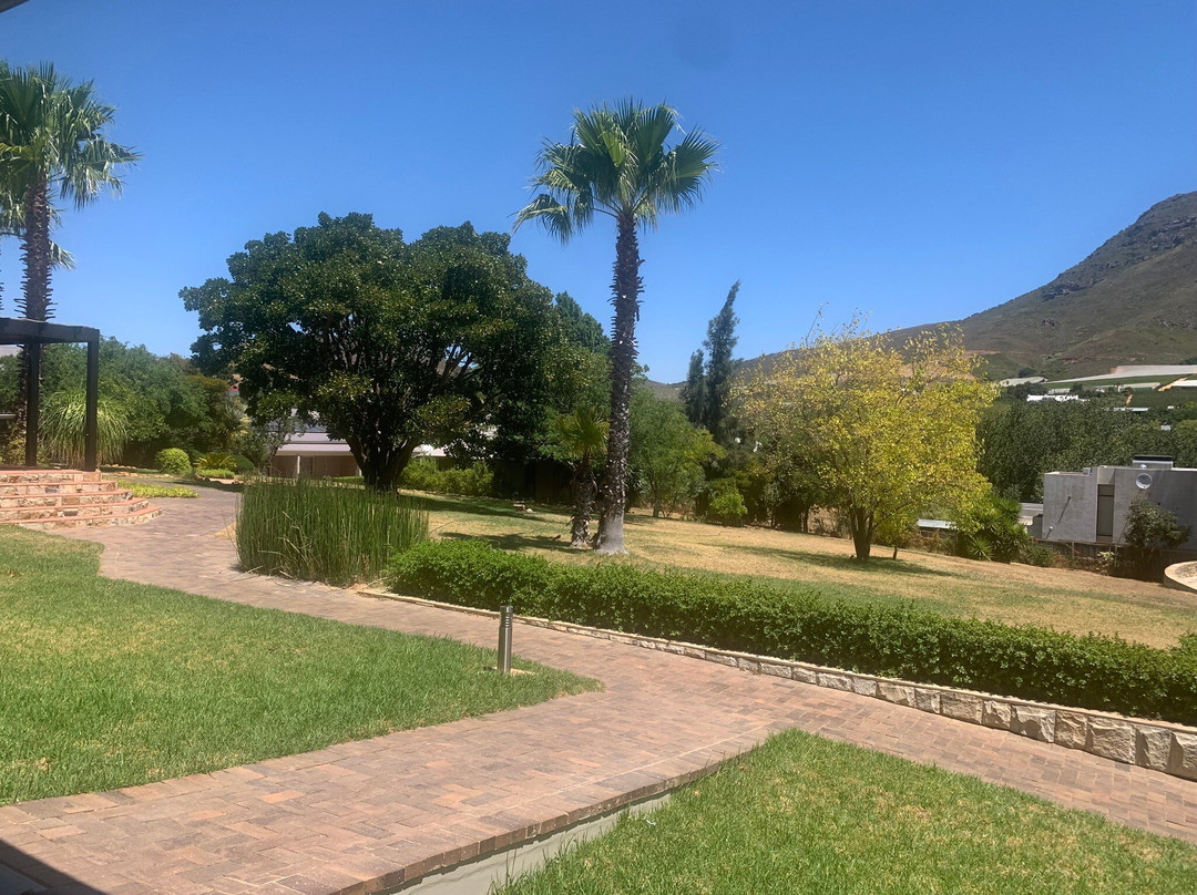 The Royal Hotel主图