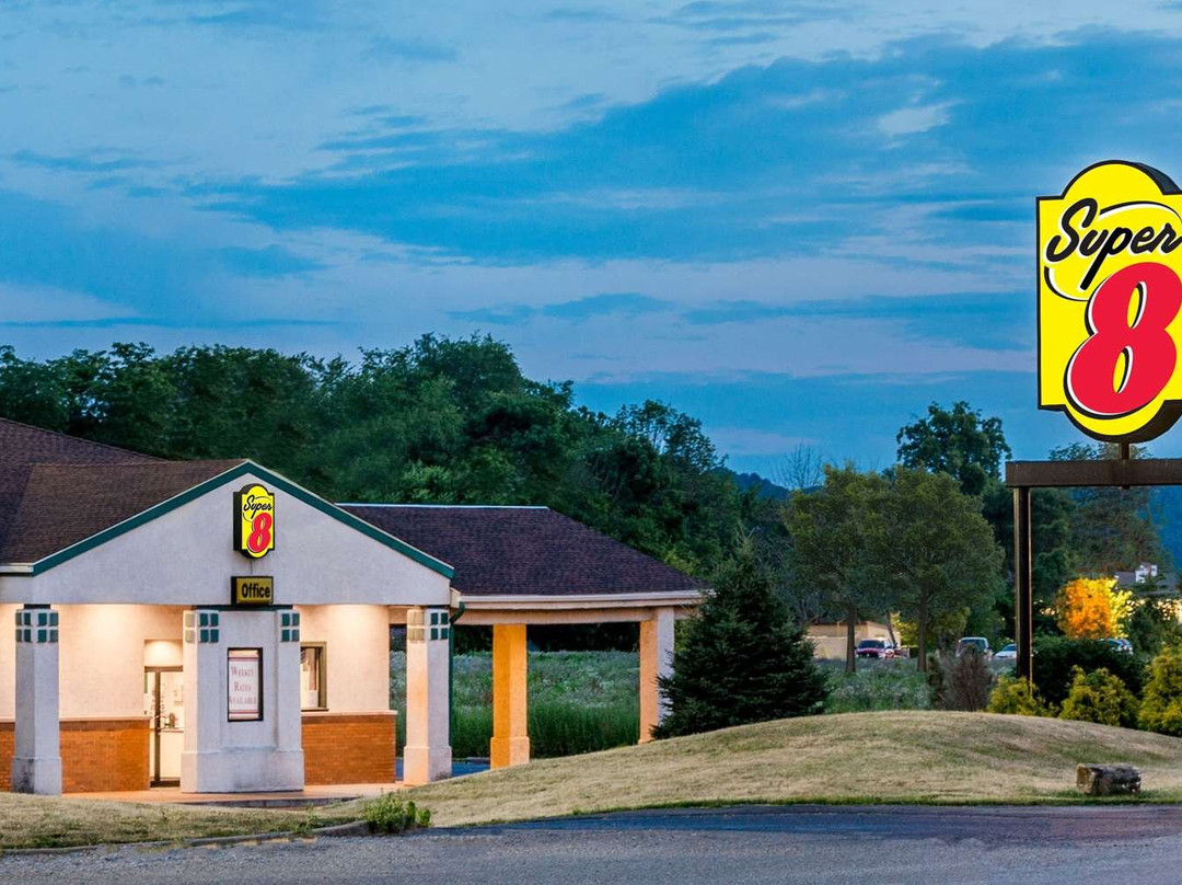 Super 8 by Wyndham Newcomerstown