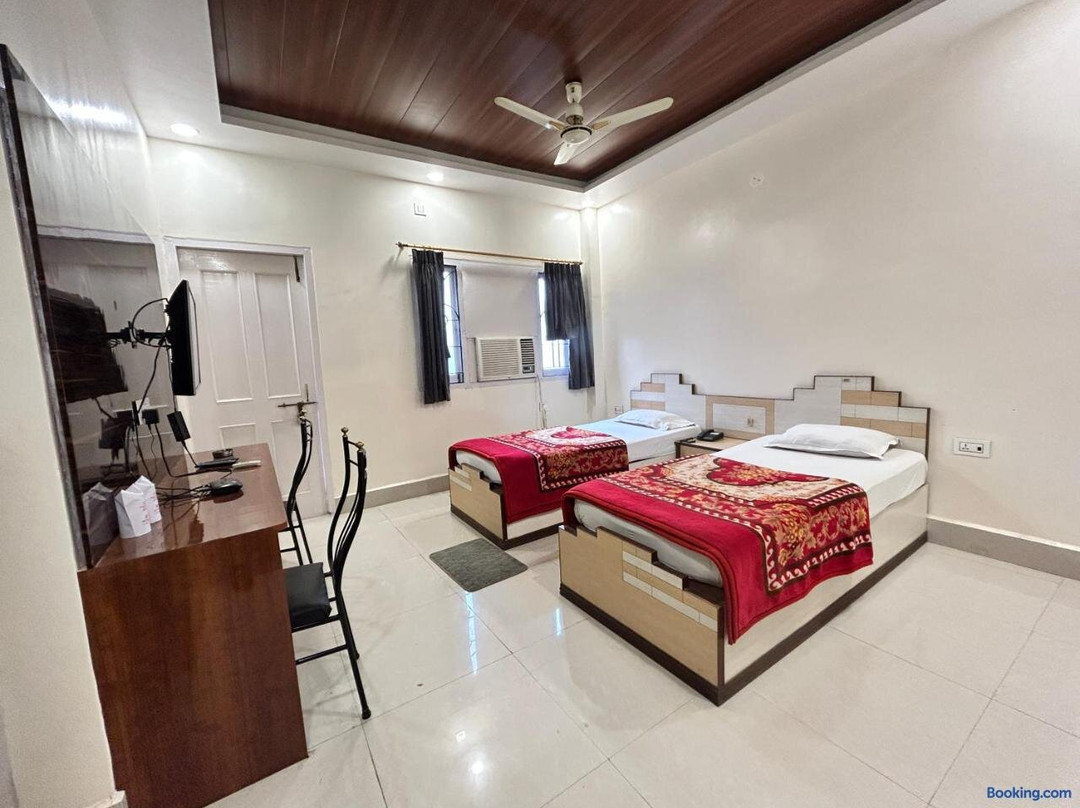 OYO 37989 Hotel Debarshi