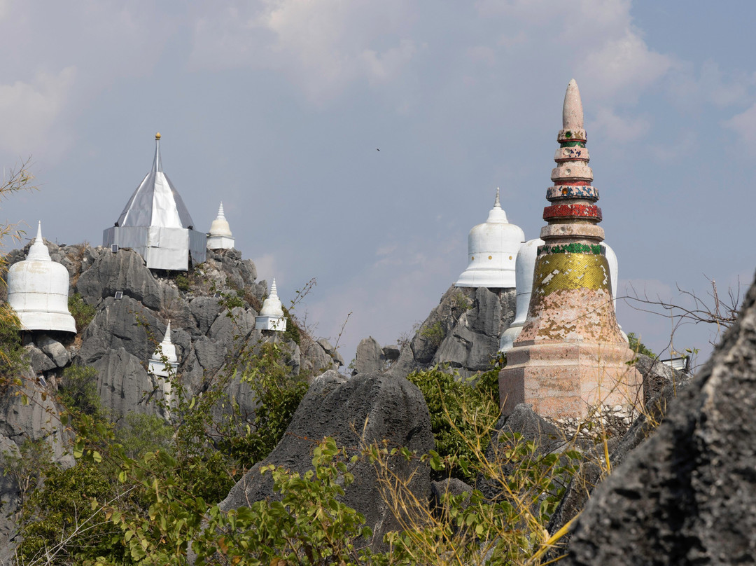 Wat Chaloem Phra Kiat-暖武里必去景点