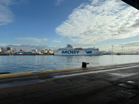 那不勒斯智慧酒店主图