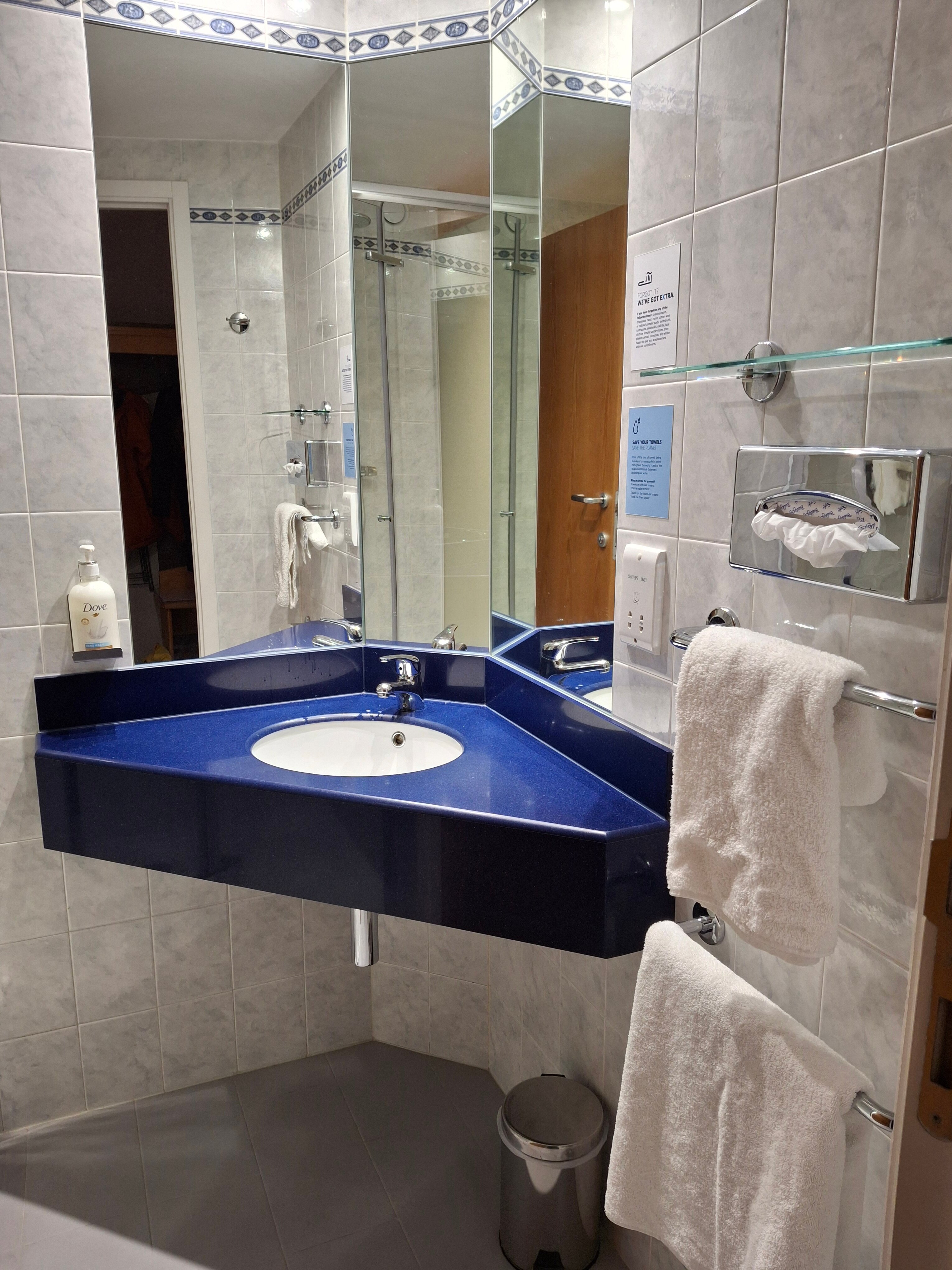 Holiday Inn Express Northampton - South, An IHG Hotel-浴室