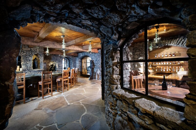 "End of the Trail" All-American Wine Cellar-Ridgedale必去景点