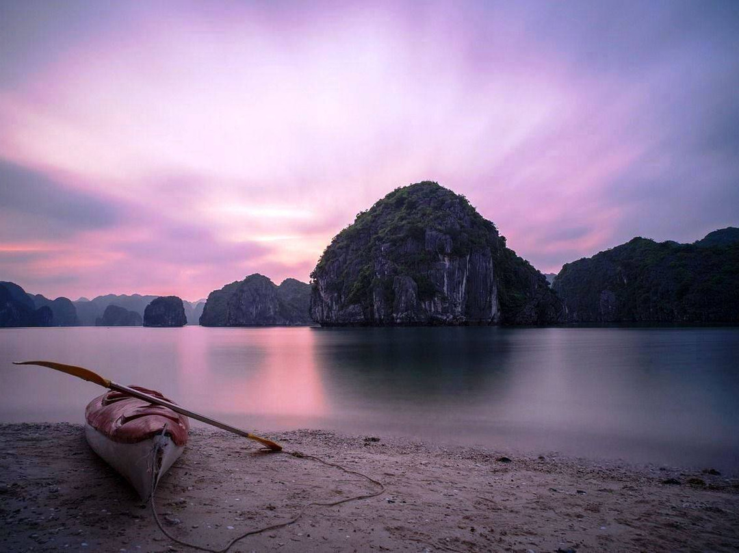 Blue Swimmer Outdoors-下龙湾必去景点