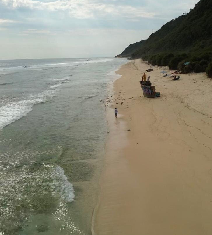 Nyang-nyang Beach景点图片