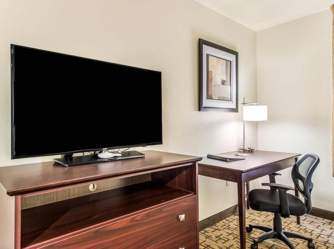 Cobblestone Hotel and Suites - Hutchinson主图