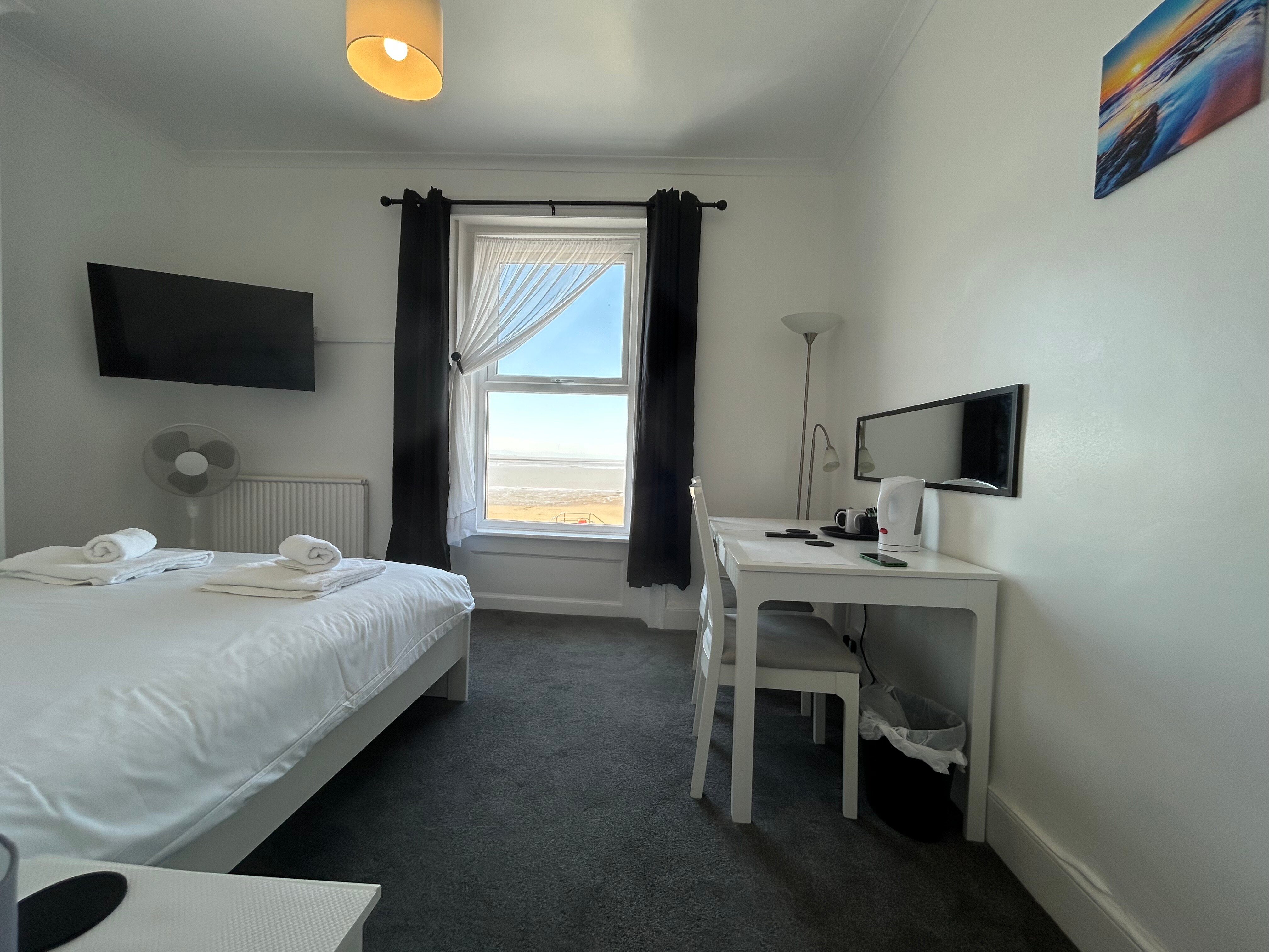 The Royal Clarence Hotel (on the seafront)-客卧
