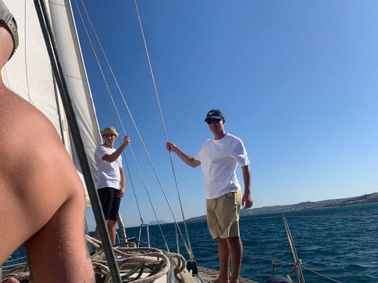 Navegando El Estrecho-埃斯特波纳必去景点