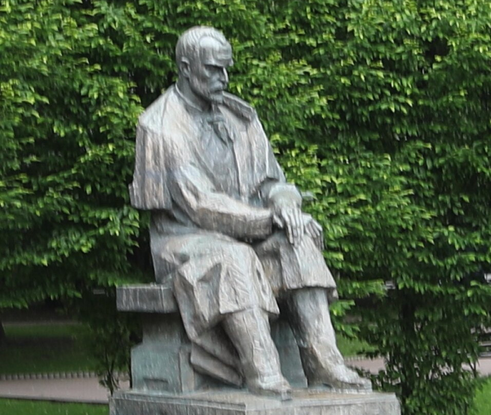 Statue De George Cosbuc-Bistrita Bargaului必去景点