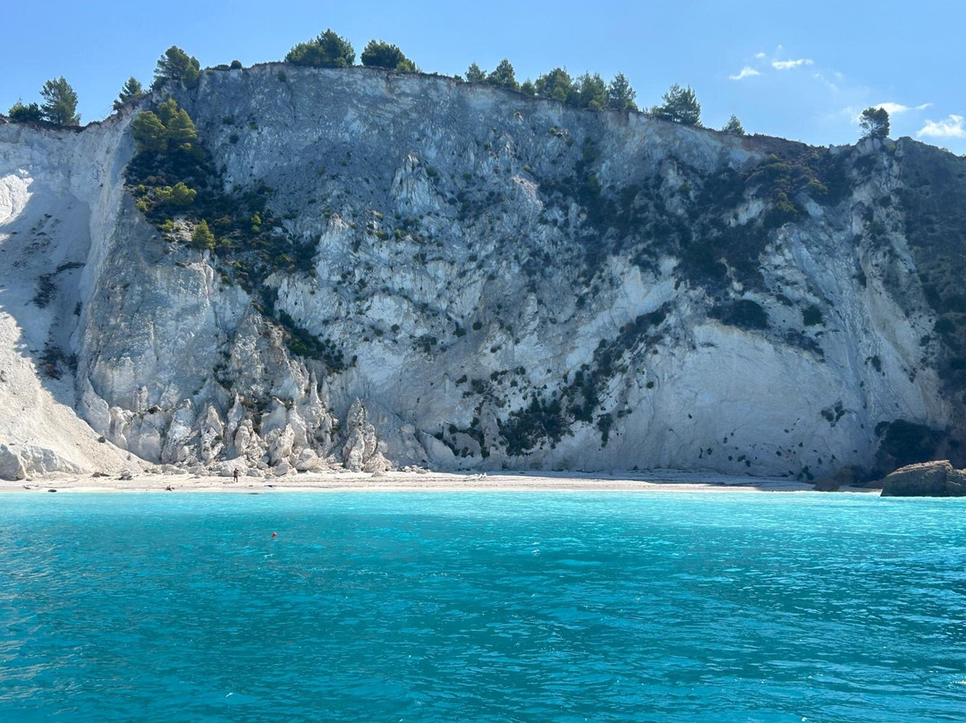 Lixouri Cruises By Gloria-Lixouri必去景点