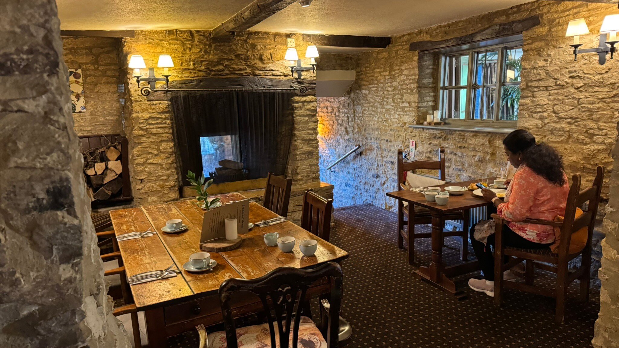 The Bird in Hand-官方