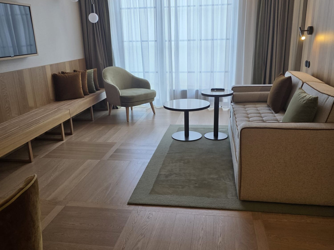 The Julius Prague主图